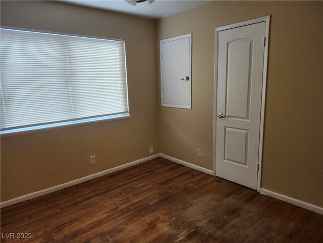 Building Photo - 103 S Mallard St