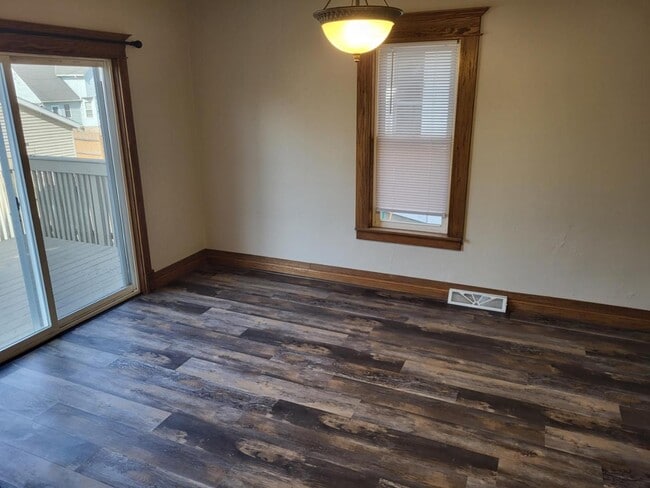 Building Photo - 308 N 10th Ave