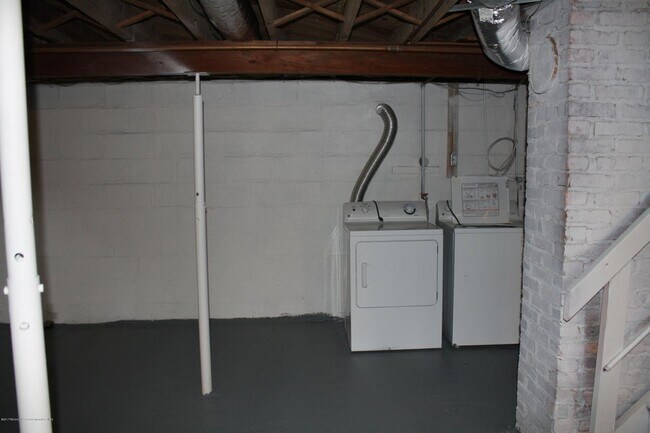 Building Photo - 491 County Rd 520