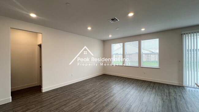 Building Photo - Newer Elk Grove 4bd/3.5ba Home near Big Horn & Poppyridge Rd