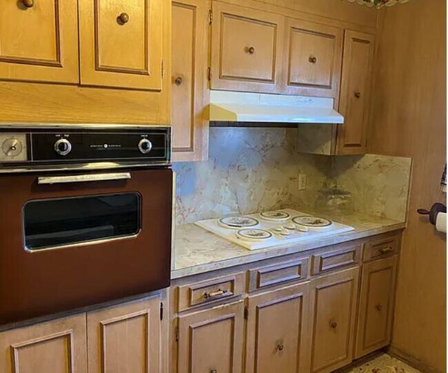 Building Photo - 2022 S High St