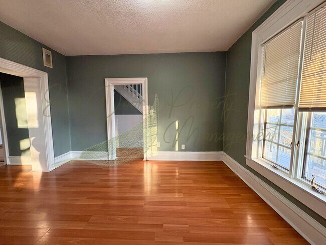 Building Photo - AVAILABLE NOW!!!!!