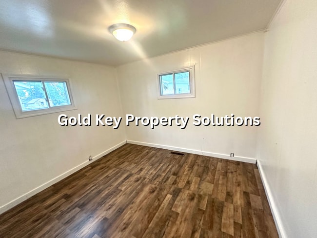 Building Photo - 3 Bed 1 Bath Home For Rent! (NO SECTION 8)