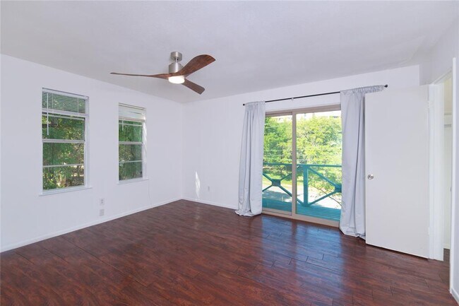 Building Photo - 833 Old Ranch Rd 12