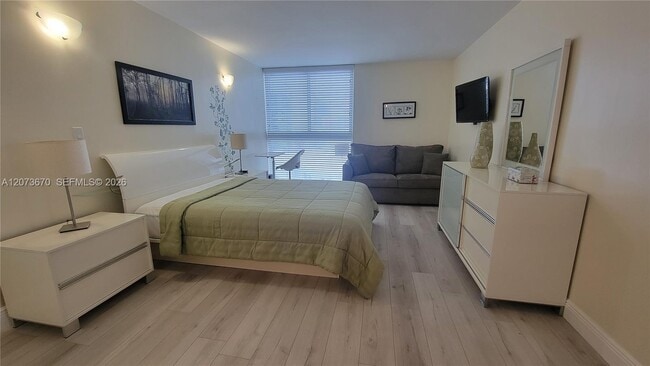 Building Photo - 3200 Collins Ave