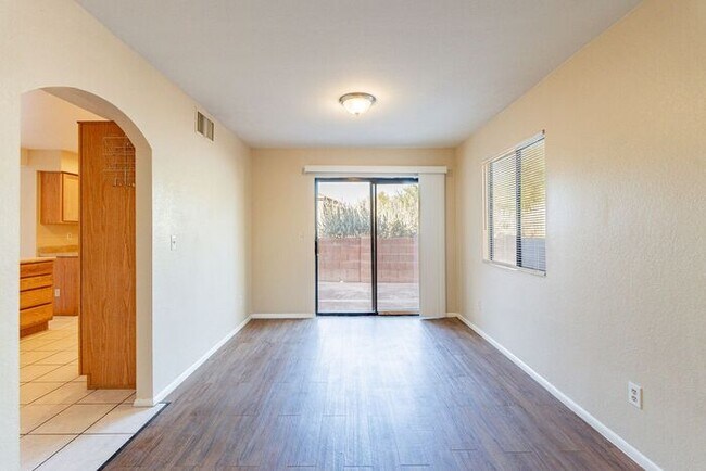Building Photo - 630 W Cassidy Pl
