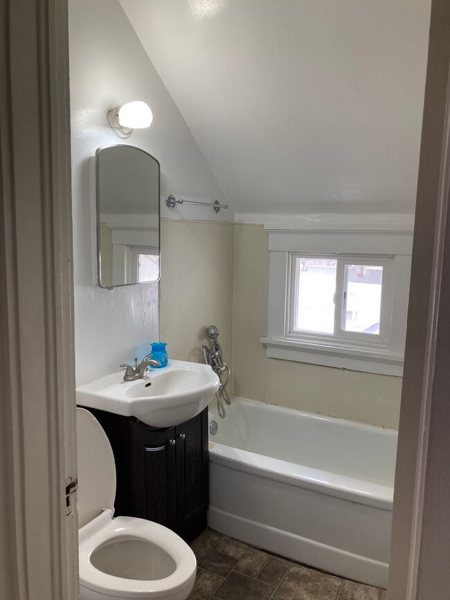 Building Photo - 1031