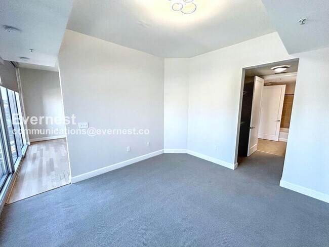 Building Photo - Modern Downtown Richmond 1BR Condo with In-Unit Laundry / Pet- Friendly /  Available Now!