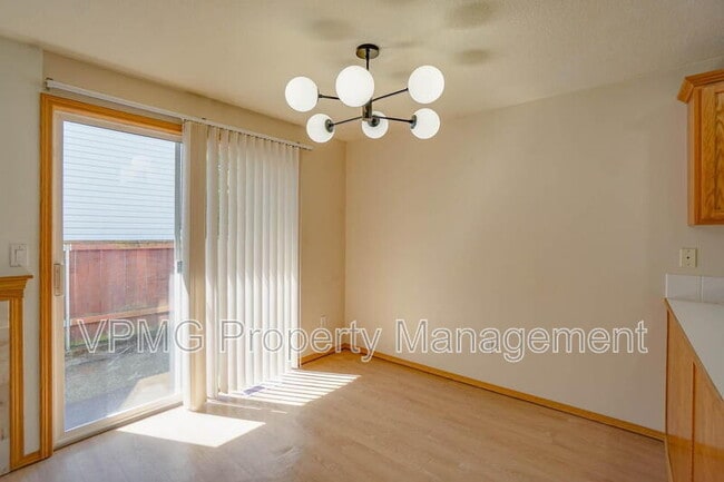 Building Photo - 5502 NE 89th Ave
