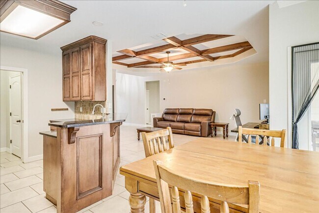 Building Photo - 2518 Date Palm Dr