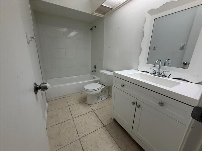 Building Photo - 803 Calabria Dr