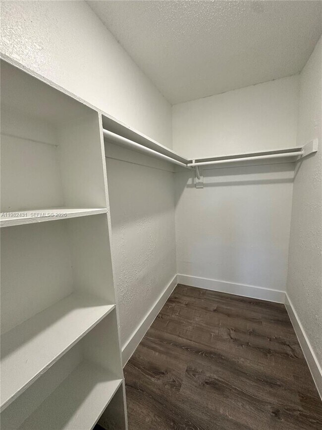 Building Photo - 2910 Pierce St