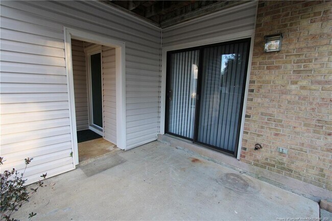 Building Photo - 118 Manhattan Ct