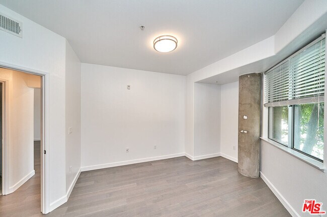 Building Photo - 629 Traction Ave