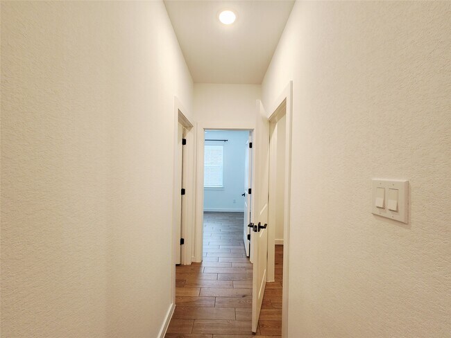 Building Photo - 8430 Bay Rdg Cir