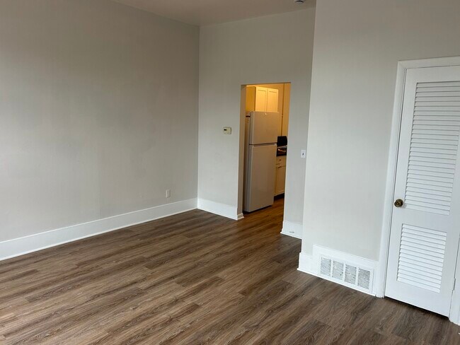 Building Photo - 137 S Batavia Ave