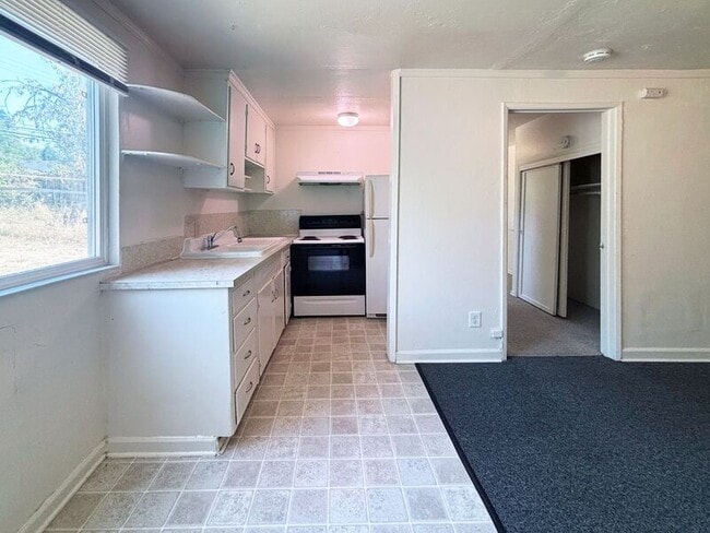 Building Photo - 1945 Lawrence St