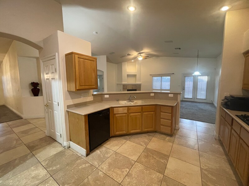 Building Photo - 6228 Farica St