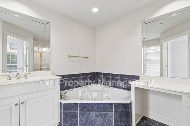 Building Photo - 4097 Oberlin Way