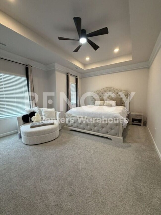 Building Photo - The fully furnished 3 Bedroom 3 bath home is just what you need!
