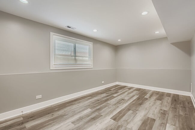 Building Photo - 5611 Allemong Dr