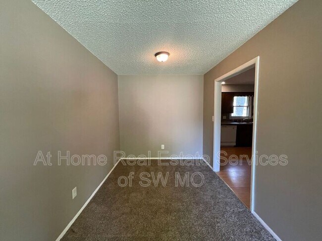 Building Photo - 1236 W Winkler St