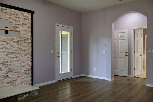 Building Photo - 369 James Cir