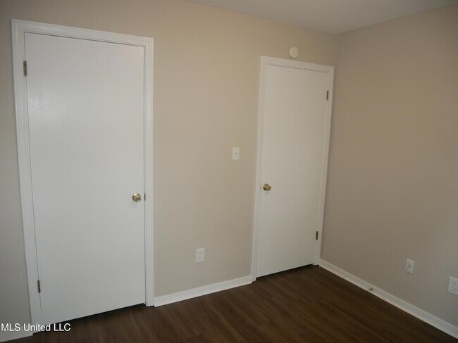 Building Photo - 6525 Lynnfield Rd