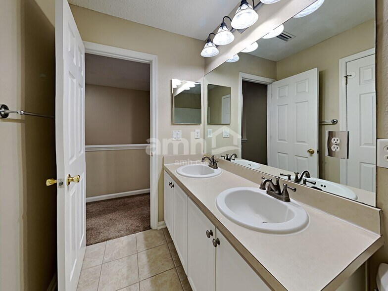 Building Photo - 2425 Adams Lake Blvd