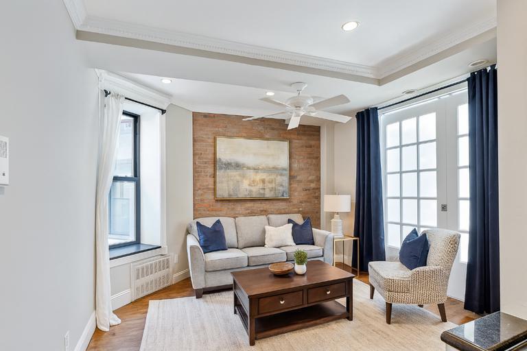 Primary Photo - 209 E 25th St