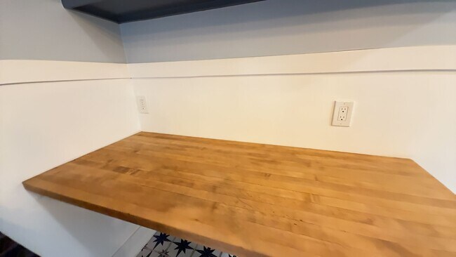 Building Photo - EPIC REA: Beautiful 2 Bed/2 Bath In the Heart of West Berkeley’s Poet’s Corner.