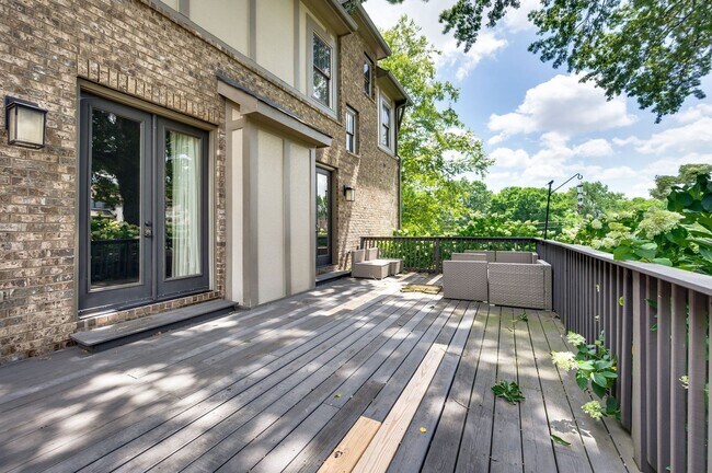 Building Photo - Stunning 4BE/3.5BA home in the heart of Gr...