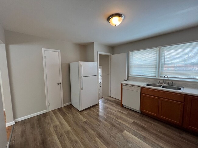 Building Photo - Adorable 2 Bedroom Home Available in Overland!