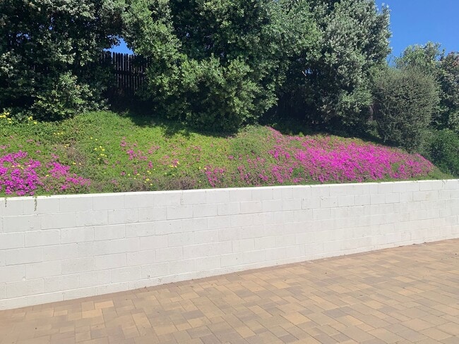 Building Photo - Pool Home with Fireplace & 2-Car Garage