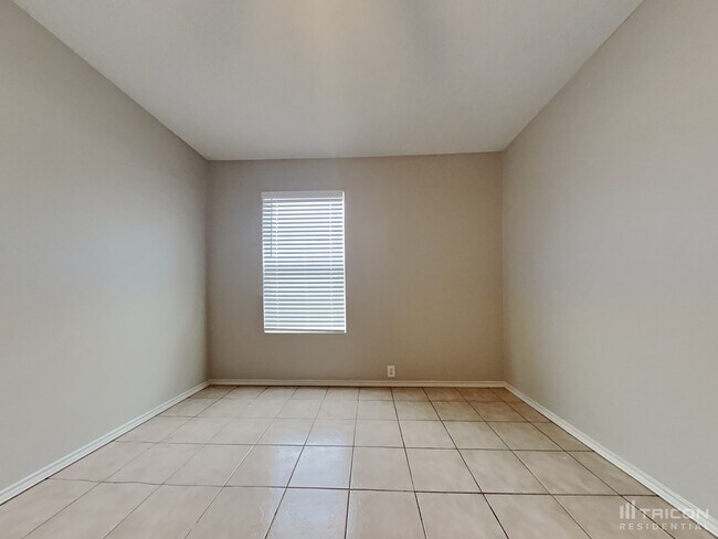 Building Photo - 4512 Merlot Dr