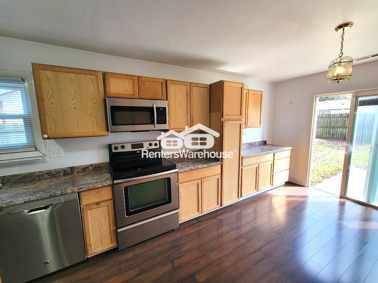 Building Photo - 1412 Bayberry Ct S