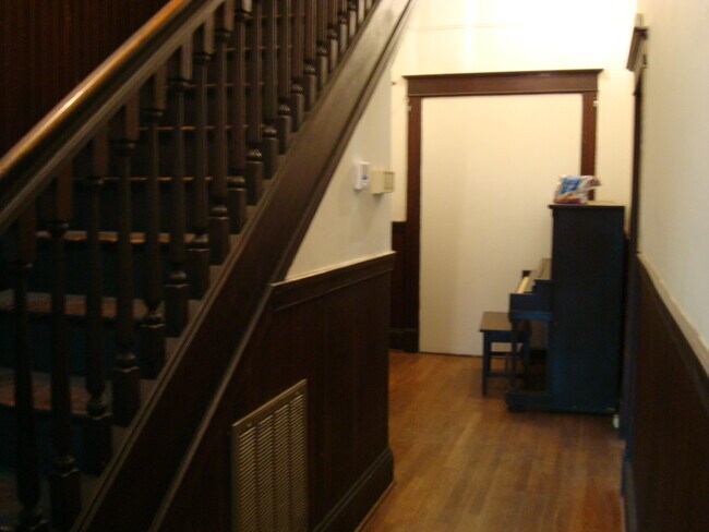 Building Photo - 309 W Council St