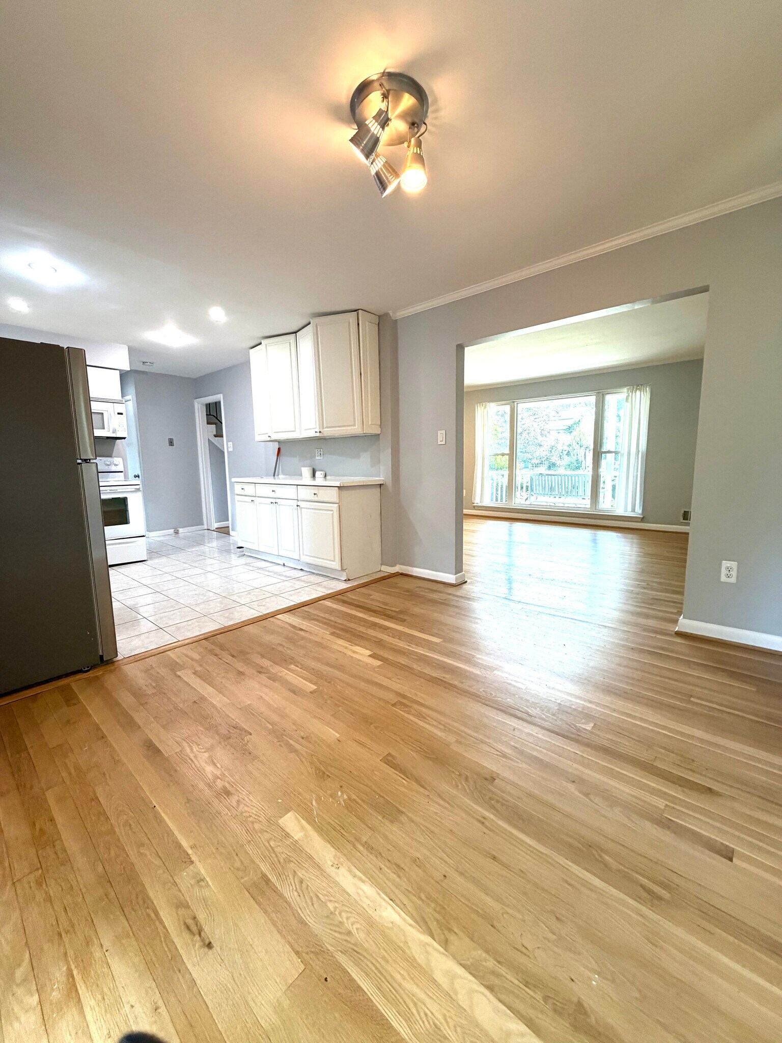 Building Photo - 5809 Greenlawn Dr