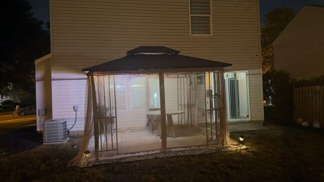 Building Photo - 3044 Kings Realm Ave