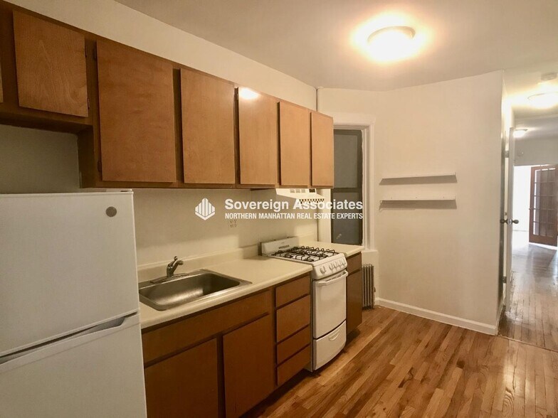 Building Photo - 405 W 49th St