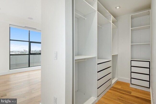 Building Photo - 240 N 2nd St