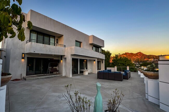 Building Photo - 11470 Dona Evita Dr