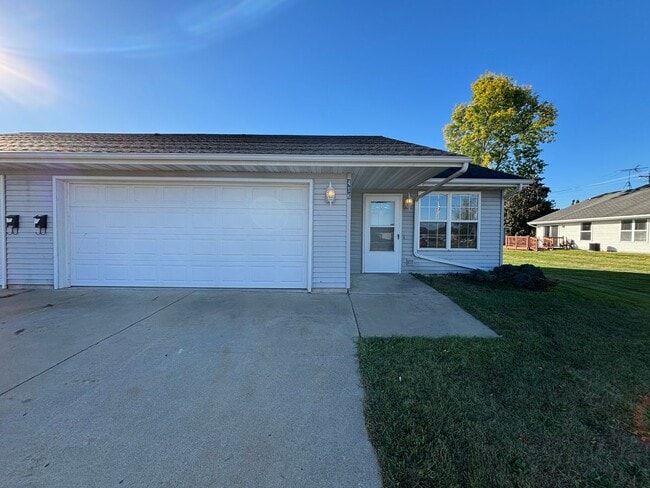 Building Photo - 416-418 Pecor St