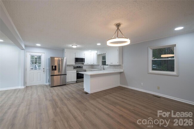 Building Photo - 420 Eastover Ave