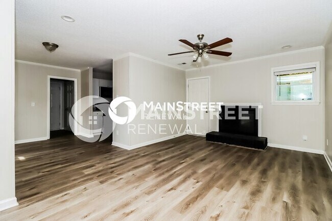 Building Photo - 3 Bedroom Pet-Friendly Home in Charlotte, NC with Main Street Renewal