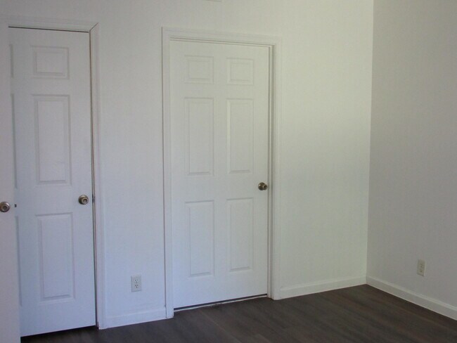 Building Photo - 4525 Oak Terrace Dr
