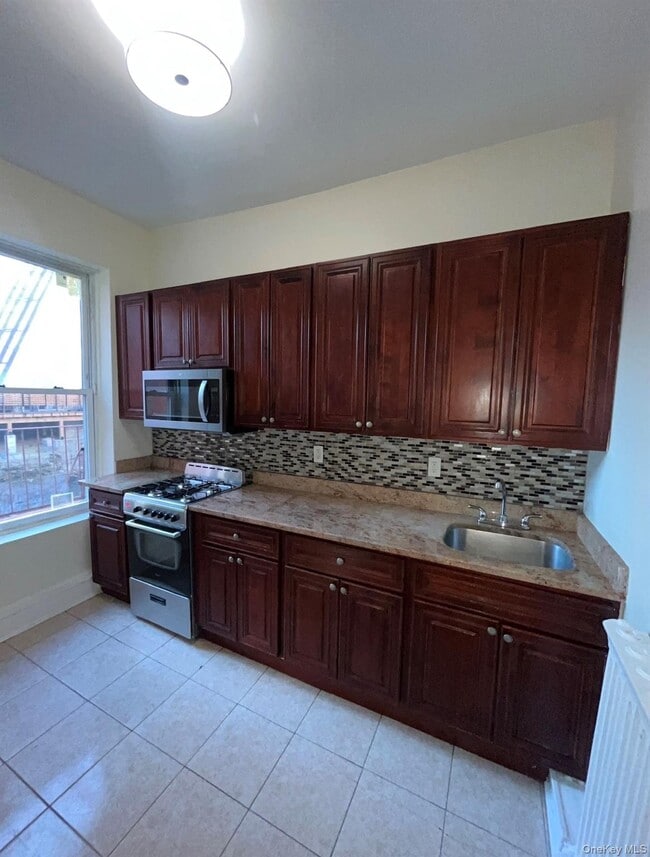 Building Photo - 50 Main St