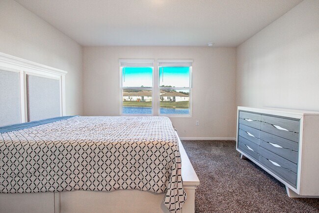 Building Photo - MOVE-IN READY 3/2 IN ENTRADA!