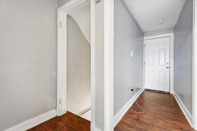 Building Photo - 3914 Erdman Ave