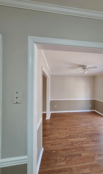 Building Photo - 860 Beaglin Park Dr